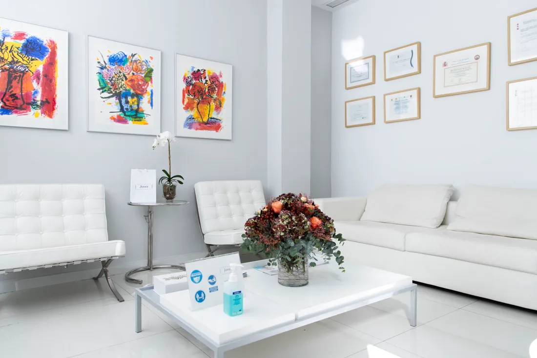 Sala de espera de una cl&iacute;nica est&eacute;tica