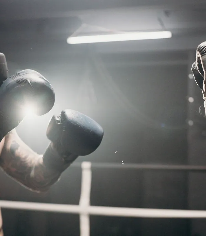 Entrenamiento de boxeo con guantes