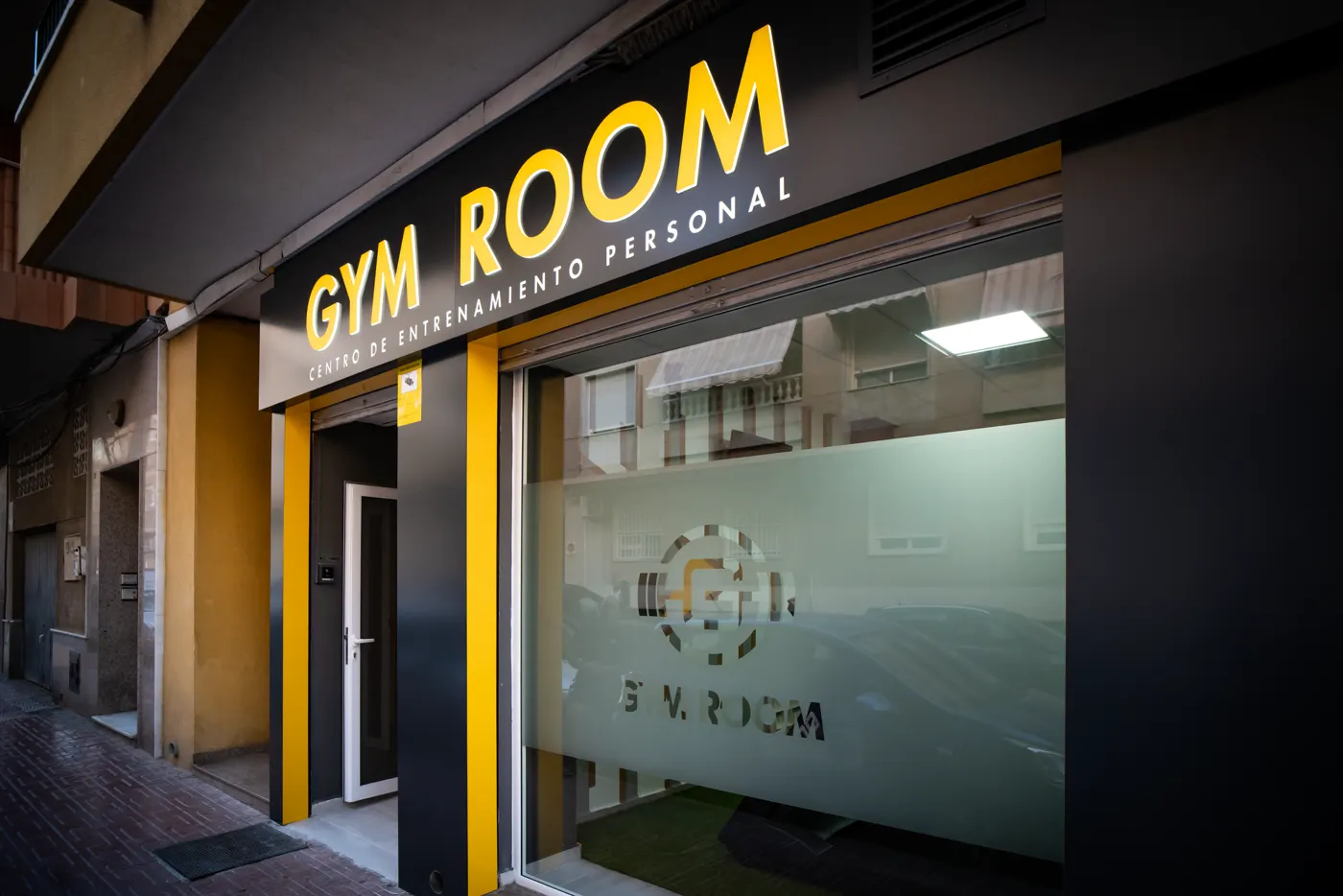 Fotograf&iacute;a de exterior de un gimnasio