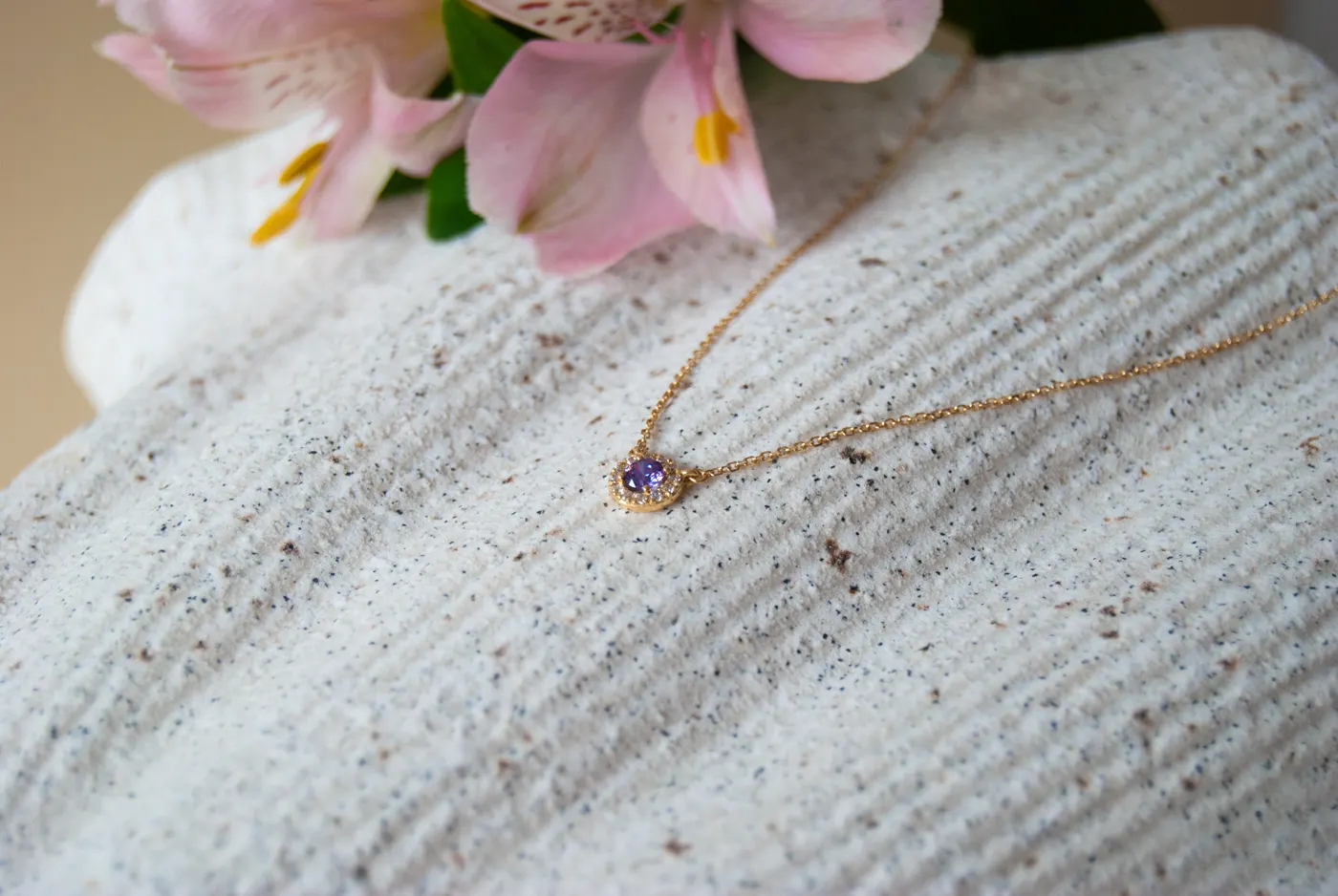 Fotograf&iacute;a de producto de un collar de joyer&iacute;a