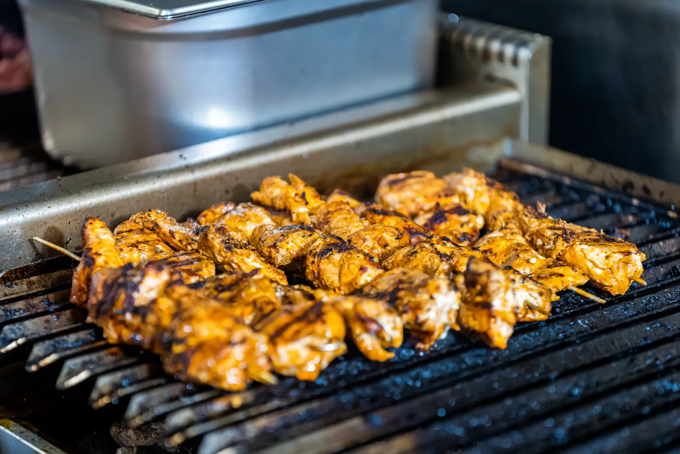 Fotograf&iacute;a gastron&oacute;mica de brochetas a la brasa