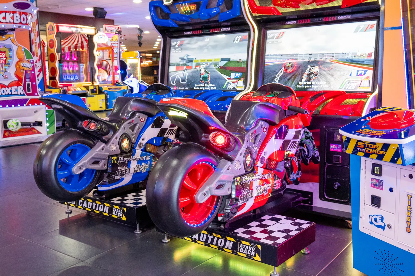 Fotograf&iacute;a de interior de un sal&oacute;n recreativo